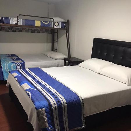 Hostal El Eden מניזאלס מראה חיצוני תמונה