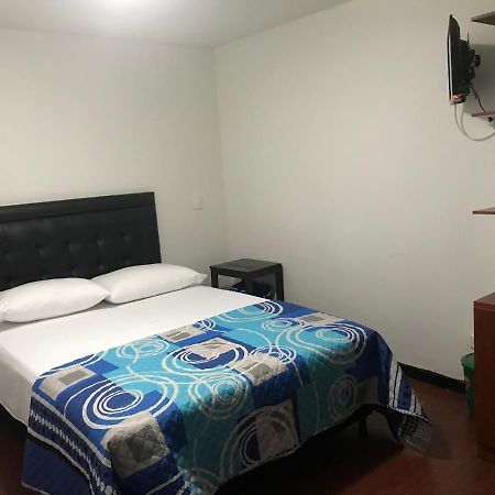 Hostal El Eden מניזאלס מראה חיצוני תמונה
