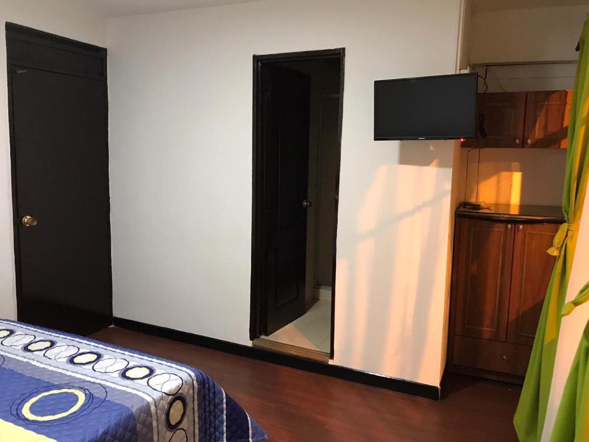 Hostal El Eden מניזאלס מראה חיצוני תמונה