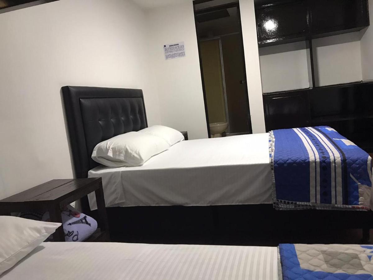 Hostal El Eden מניזאלס מראה חיצוני תמונה
