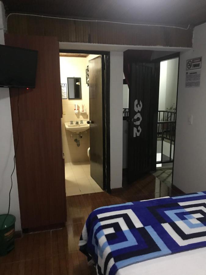 Hostal El Eden מניזאלס מראה חיצוני תמונה